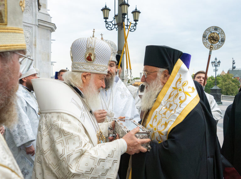 Патриаршее служение в канун праздника Преображения Господня в Храме Христа Спасителя. Встреча мощей святителя Спиридона Тримифунтского